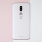 Nuevo OnePlus 6 en color blanco.