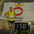 Javi Conde, después de completar su medio maratón por los alrededores del monumento de Colón