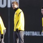 Busquets, Piqué y Cuenca, durante el entrenamiento previo al partido ante Osasuna.