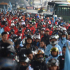 Trabajadores indonesios, durante una de las protestas para exigir una subida salarial ante la inflación en los precios.