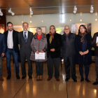 Fotografía de familia de los premiados y los responsables de la DO.