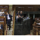 El líder de Podemos, Pablo Iglesias, durante su intervención hoy en el Congreso de los Diputados para defender su programa de gobierno, en el debate de la moción de censura de su grupo parlamentario contra Mariano Rajoy.