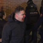 Disturbios en Vallecas frente a la casa del presunto asesino de un vecino.