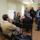 Los alcaldes afectados se reunieron ayer en Cabañas. L. DE LA MATA