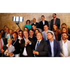 Antonio Silván y los miembros de sus candidaturas se hicieron un selfi al término de la presentación