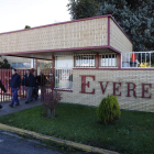 Los trabajadores de Everest esperan una solución para la actividad de la empresa