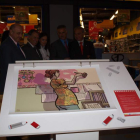 Las autoridades observan la exposición en Espacio León.