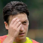 Mesut Özil espera que se resuelva su futuro  y vestir de blanco esta temporada.