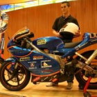 El piloto leonés Isaac García el día de su presenteción oficial