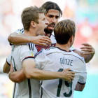 Müller celebra con Gotze y Khedira la victoria de Alemania frente a Portugal.