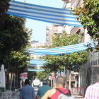 Así luce la avenida de España que, como toda la ciudad, está inundada de banderas deportivistas y de El Bierzo. ANA F. BARREDO