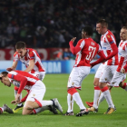 La celebración de los jugadores del Estrella Roja tras un gol de Pavkov.