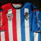 Camiseta que llevará la peña del equipo vasco en El Bierzo. dl