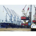 Imagen del puerto de Santander, uno de los más activos en transporte logístico del norte del país. Pedro puente/EFE