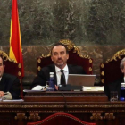 El magistrado Manuel Marchena, junto a los jueces Andrés Martínez Arreieta y Juan Ramón Berdugo, el pasado 18 de diciembre en el Tribunal Supremo, durante la vista de las cuestiones previas del caso del procés. /