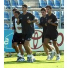 Hierro, Morientes y otros jugadores, durante un entrenamiento del equipo