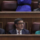 Los diputados del PSOE Pedro Sánchez, Patxi López y Soraya Rodríguez, en el hemiciclo del Congreso.