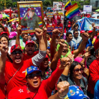 Cientos de personas participan en una manifestacion a favor del Gobierno del presidente de Venezuela Nicolas Maduro.