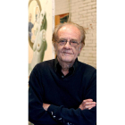 Luis Eduardo Aute en su taller de pintura.