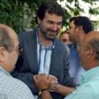 Anxo Quintana saluda a viejos conocidos en un acto público que se celebró ayer en Froufe