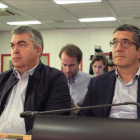 Patxi López, a la izquierda, el pasado domingo en la sede del PSOE.