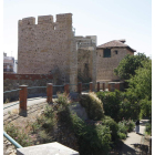Vista de una parte de la muralla romana de León.