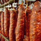 La Cecina de León es uno de los productos estrella de la Fábrica de Embutidos Quiñones. MARCIANO PÉREZ