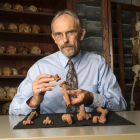 John Kappelman, de la Universidad de Tejas en Austin, muestra una reconstrucción en 3D del húmero de Lucy.