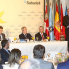 debate en nueva economía sobre el Corredor Atlántico con los presidentes de Castilla y León, Galicia y Asturias.