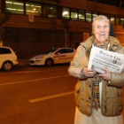 Ángeles Vera, la monja que se ha lanzado en apoyo a los mineros, anoche, ante el edificio de Trabajo