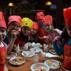 Algunos de los niños participantes, ayer durante el acto de clausura de Asemcochef Junior. MEDINA