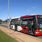 Uno de los autobuses que prestan servicio en el transporte urbano de la ciudad.