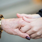 Varios estudios confirman la importancia de las abuelas para el bienestar de sus nietos.
