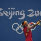 Rafa Nadal ejecuta su servicio en el partido de ayer ante el ruso Igor Andreev