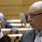 El ministro de Hacienda, Cristóbal Montoro, durante una de sus intervenciones en la sesión de control al Gobierno, ayer.