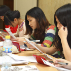 El Centro de Idiomas de León acoge a varios alumnos chinos que asisten a clase de español.