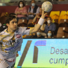 Gonzalo Pérez Arce en un partido de la presente temporada con el Abanca Ademar. RAMIRO