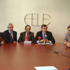 Los empresarios premiados, junto a Javier Cepedano y Álvaro Díez.