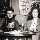 Dylan y Caitlin Thomas en el bar del Brown’s Hotel, en Laugharne