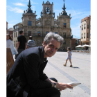 Michi Panero en Astorga, meses antes de fallecer en 2004. ARCHIVO