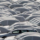 Vehículos preparados para la exportación en la planta de Volkswagen en Emden (Alemania).