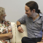 La alcaldesa de Madrid, Manuela Carmena, junto al secretario general de Podemos, Pablo Iglesias