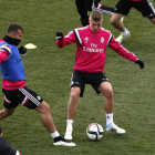Jesé y Kroos, ayer, en la vuelta a los entrenamientos del Madrid.