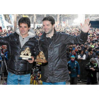 La fiesta de las motos puso el broche final con la entrega del ‘Pingüino de Oro’ a Álex Crivillé y a Carlos Checa.