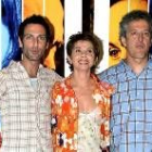El director de cine Miguel Bardem y los actores Ernesto Alterio y Victoria Abril