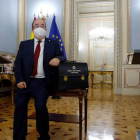 Miquel Iceta, ayer, tras coger la cartera de ministro de Administración Territorial. BALLESTEROS