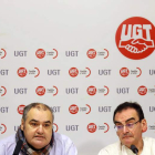 Tomás Pérez, a la izquierda analiza las posibilidades para implantar de forma inmediata las 35 horas para empleados públicos. M. CHACÓN