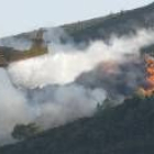 La gravedad del incendio obligó a intervenir a un avión y a un helicóptero