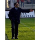 El entrenador del Ceuta, Carlos Terrazas, en un partido en León