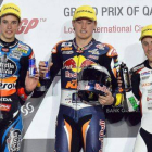 El podio del GP de Catar de Moto3: el ganador, Jack Miller, entre Álex Marquez (izquierda) y Efren Vázquez.